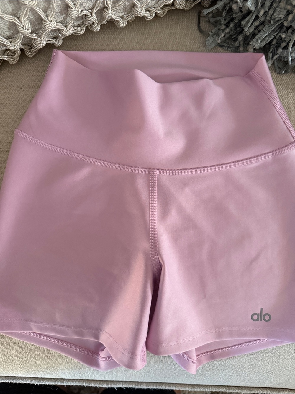 3" ALO Softsculpt High-Waist Precision Short. Pink Marshmallow.